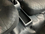品質へのこだわり!フロアマットやシートなど車内をキレイに清掃し、ニオイや汚れなどを徹底的にクリーニングしてもらっております。室内はピカピカです☆