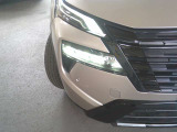LEDヘッドライトが装備されております。