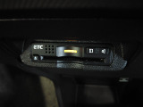 ETC付。高速道路の料金所はキャッシュレスで通過です。サービスエリア等にあるスマートインターの出入りも利用可能でとっても便利。ご納車後すぐにお使い頂けるようセットアップしてのお渡しとなります。