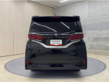 リヤ、後ろから見るとまた車の印象が変わってきますね☆☆