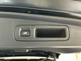 【電動リアゲート】トランクスイッチや純正リモコンなどボタン一つで簡単スムーズに開閉できます♪