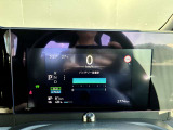 『スピードメーター』充電残量も一目で分かる見やすい表示、車両設定の操作もステアリングスイッチで簡単です。
