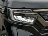 ハイ・ローともに明るいLEDライト!!山道でも明るく路面を照らします。