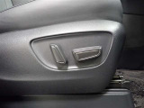 パワーシート搭載。微妙な調整が手軽にでき、ピッタリのポジションで運転することが可能です。