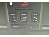 スマートキーや運転席のボタンを押すだけでリアゲートが自動で開閉します!荷物を持っている時や、高い位置にあるバックドアを閉める際に便利な機能です
