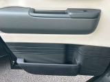 ☆お車についた傷やヘコミ、事故の修理もハヤシにお任せください。自社鈑金工場で修理ができますの安心です☆