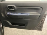 【運転席ドア】収納ポケットがあります。