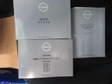 インテリジェントキー。キーを持って、ドアハンドル横のボタンを押すとドアの施錠・開錠が行えます。そのまま乗り込みエンジンを掛けることもでき、とても便利です。