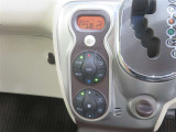 オートエアコン機能で、車内を自動的に、設定した温度に保ってくれます。