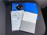 取説、ナビ取説、メンテナンスノート完備です!大事に乗られてきた車だと一目でわかりますね!スマートキーは2つ☆
