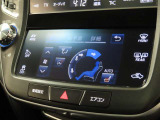 ステアリングヒーターと運転席と助手席にシートヒーターを装備しております。