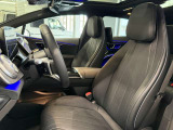 メルセデスのシートは、少し硬めに出来ておりますので、長時間の運転でも疲れにくく、安全にドライビングをお楽しみ頂けます