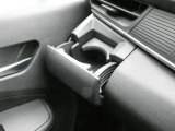 助手席側にはドリンクホルダーが備わっています。