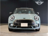 【BMWの伝統】BMWの特徴的な&ldquo;キドニーグリル&rdquo;は、80年以上続く伝統の形でございます。変わらないこだわりのデザインが、プレミアムブランド&ldquo;BMW&rdquo;を創り出します。