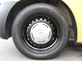 ★左前タイヤ★デザイン性と実用性を兼ね備えたホイールです!タイヤ詳細 155/65R14インチでタイヤの溝は、5mmございます。