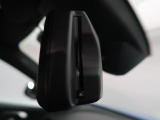 【ルームミラー一体型ETC】BMWといえばルームミラー一体型のETC。ドライバーから差し込めるかたちになっておりますので、差し忘れの際も慌てずにご利用いただけます。