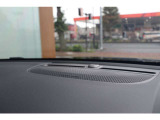 【harman/kardon】世界のオーディオファン垂涎のプレミアムサウンドシステムを搭載。原音に近い音場空間を忠実に再現。乗る人すべてに最良の音響体験を提供します。