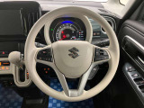 【ハンドル回り】インテリアに合わせたデザインのステアリングは、運転される方のことも考え、運転しやすい形状、大きさです。ぜひ一度、実際に触ってお確かめください。