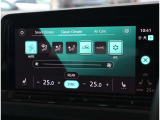 【3ゾーンエアコン】 運転席・助手席+リアシートの3ゾーンで別々に温度設定可能な3ゾーンフルオートエアコンを装備。快適なドライブをサポートします。
