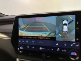 レクサスのお車はすべてバックモニターを標準装備。駐車時のご不安を解消する、パノラミックビューモニターも装備しています。