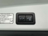 【パワーバックドア】ボタン一つでテールゲートが自動で開閉します。