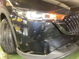 LEDヘッドライト装備!明るい白色光で夜間走行時の高い視認性を確保し、LEDならではの省電力化で低燃費にも貢献しています。