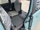 後部座席も十分な広さがあります!シートを倒せば荷物もさらに沢山積めますね♪