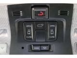 両側電動スライドドアはドアの直接操作以外にも運転席からのスイッチ操作やリモコン操作でも開閉が可能!狭い駐車場などでもドアの開閉が楽々・安心ですね!