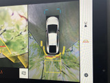 駐車時や後退時の安全をサポートするバックモニター。死角を減らし、安心して運転できます。