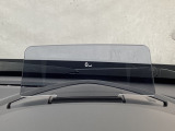 車速などを表示してくれるアクティブ・ドライビング・ディスプレイ。視線や焦点調節が少なく済み、気持ちよく安全に運転を楽しめます。