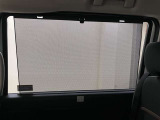 リヤスライドドア内側にサンシェードが付いています。