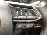 MRCC(マツダレーダークルーズコントロール)は先行車との車間を維持しながら追従走行を行い、長距離でのドライバー負担を軽減させてくれます。