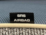 車両側方からの衝撃を緩和するSRSサイドエアバッグ(運転席/助手席)に加えて,SRSカーテンシールドエアバックも標準装備
