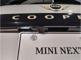 後ろからみても直ぐにMINIだとわかる丸みを帯びたデザインでございます。