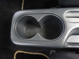 【収納】センター部ドリンクホルダー。小物や常備品の収納としてもイイですね♪