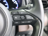 高速道路や自動車専用道路走行中に、クルーズコントロールの機能に加え、先行車に追いついた際には安全な車間距離を保ちながら、先行車の車速に合わせて追従していくシステムです。