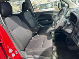 運転席まわりには十分なスペースがあり、大柄な方でもゆったり運転していただける環境です。