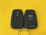 スマートキーはかばんやポケットに入れておけば、ドアのロックアンロックやエンジンの始動が可能!