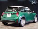 こちらのMINI認定中古車は整備・保証付きでございます。納車前整備費用はお見積書内に別途追加計上する事はございません。認定中古車整備・保証付きのお支払総額でお見積りご確認の上、他店とお比べください!!