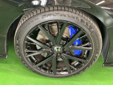 純正アルミホイールです。足元が引き立つので、車全体のイメージがアップしますよ!