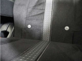 ◆ISOFIX◆シートベルトいらずでチャイルドシートと固定金具を連結するだけでガッチリ固定できます。