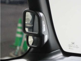 ◆サイドビューサポートミラー◆車の左前の見ずらい所・助手席側のドアの下あたりの見づらい所を映すから、駐車がずっとラクになります。
