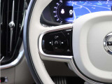 前方車を自動追従するアダプティブクルーズコントロールに加え、ステアリング操舵も行う進化型クルーズ『パイロットアシスト』を搭載。車体を車線内へと適正に維持しつつ先行車を忠実に追従します。