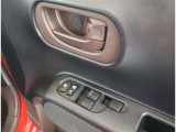 片側電動スライドドアのスイッチ付です。車内からもスイッチひとつで楽にドアの開閉が可能です。電動なので開閉時に力を使う必要がなく、半ドアになることもありません!