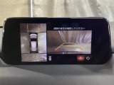 360度モニターは、4つのカメラによる前後左右・俯瞰映像でドライバーからは見えない領域の危険認知をサポート!全周囲の死角を減らし、狭い駐車場や幅寄せ、T字路の進入などの運転の安心感を高めます!