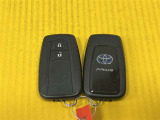 スマートキーはカバンやポケットから取り出すことなく、ドアのロックアンロックやエンジンの始動が出来ます!