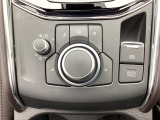 手元を見なくてもノールックで直感的に操作が出来るコマンダーコントロールはドライバーの気持ちに寄り添える様にと、マツダの考え方を具現化したひとつの例です。