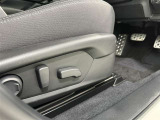 パワーシート搭載。微妙な調整が手軽にでき、ピッタリのポジションで運転することが可能です。