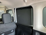 ロール式シェードが出てきます!車内の温度を安定して保てます♪強い日差しもシャツトダウンしてくれます☆
