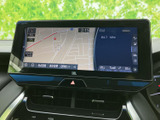 鮮明な地図表示で、安全運転をサポート。スムーズなルート検索で、目的地への移動時間を短縮できます。